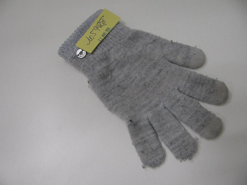 Vêtements, chaussures, accessoires : N° 2026001610 Trouvé(e) le : Fri Mar 27 00:00:00 CET 2026