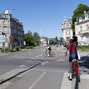 La ville a retiré les plots jaunes place Sébastien-Brant