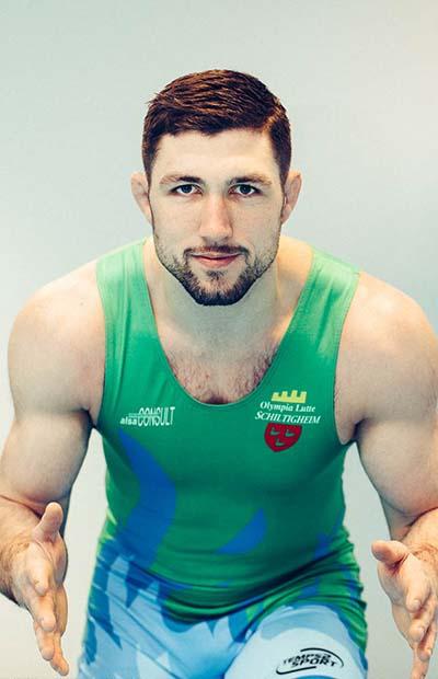 Johnny Bur, lutteur, espère se qualifier aux épreuves de lutte gréco-romaine des JO de Tokyo.